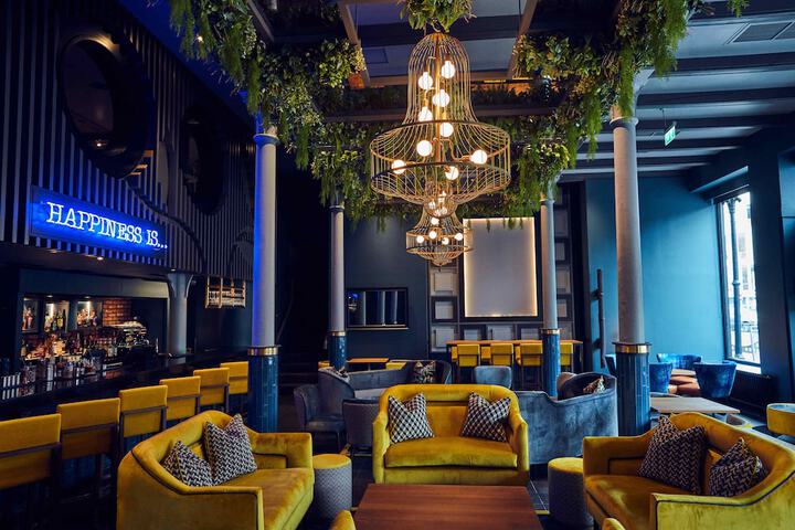 Lounge 80 of 92