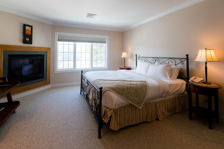 Deluxe King Bed (76 of 119)