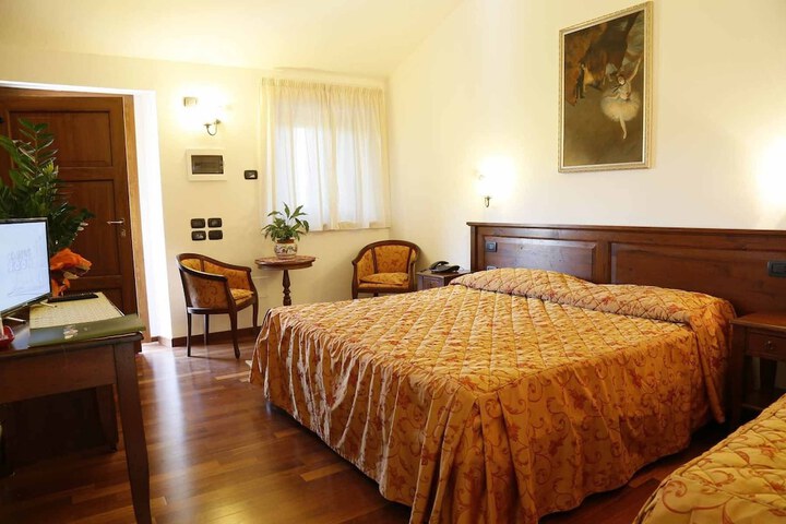 Room 5 of 82
