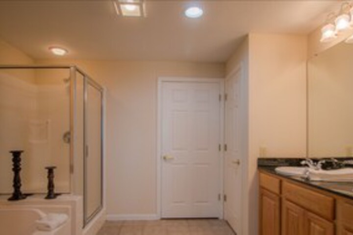 Exterior of Oak Shores-Oak Shores 160