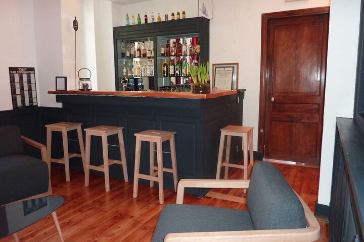 Lounge 72 of 94