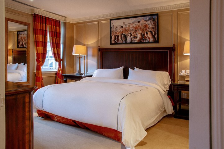 Room 13 of 61