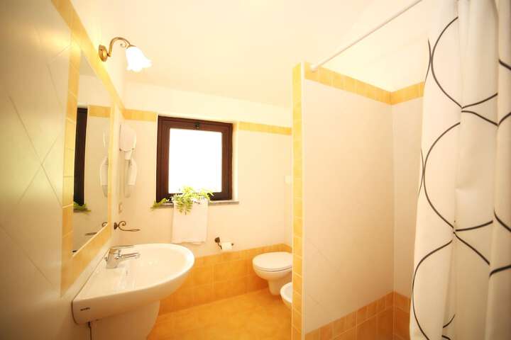 Room 16 of 46