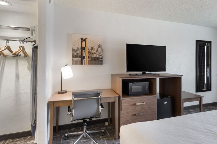 Standard | King Bed (14 of 15)