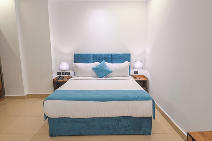 Room 5 of 16