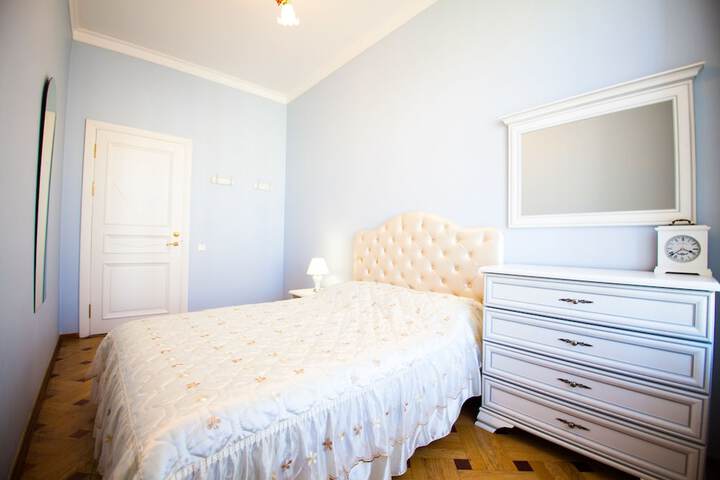 Room 18 of 113