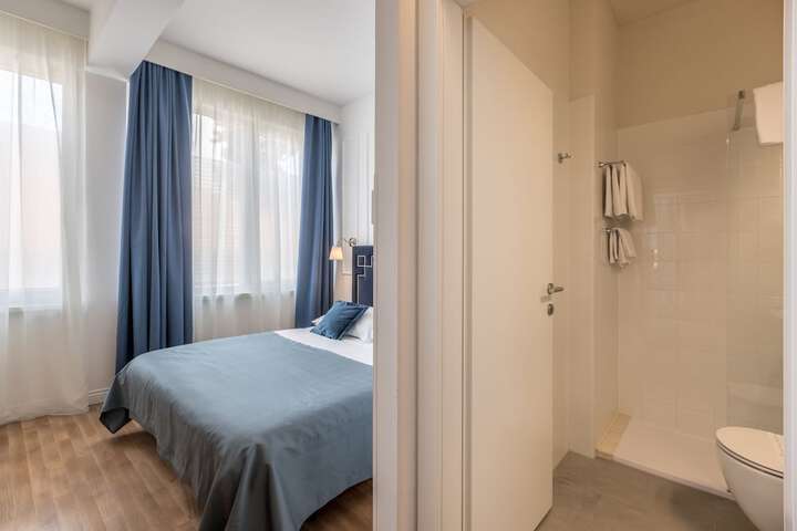 Room 10 of 36