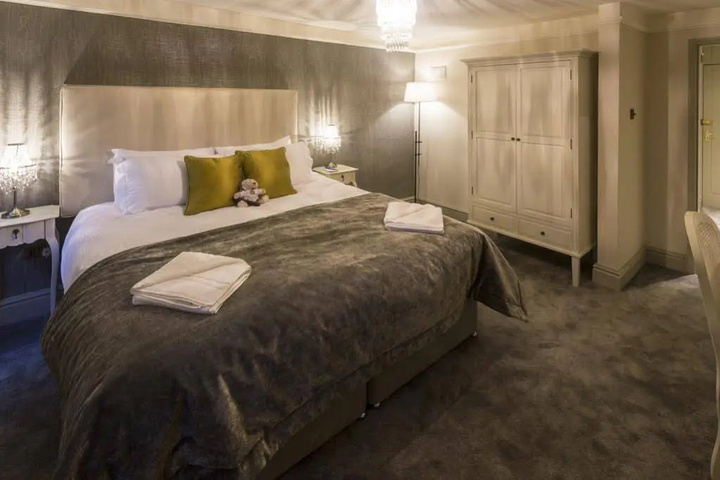 Room 4 of 46