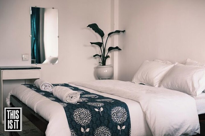 Room 13 of 30