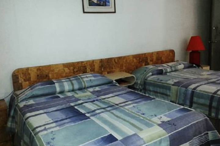 Room 10 of 80