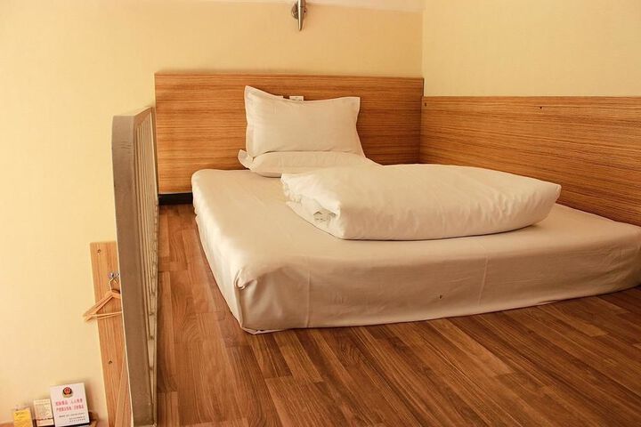 Room 36 of 90