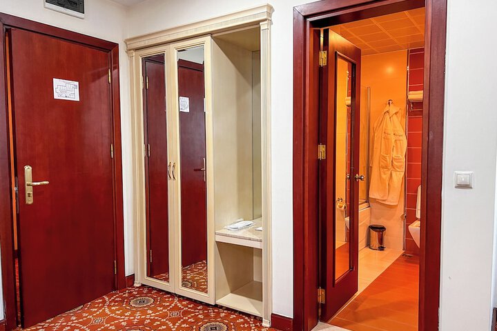 Room 9 of 44