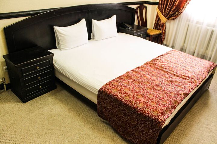 Room 6 of 37
