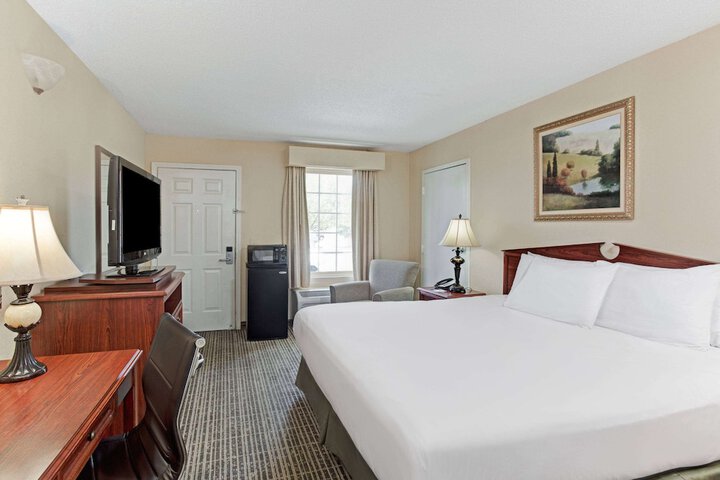 Room 5 of 16