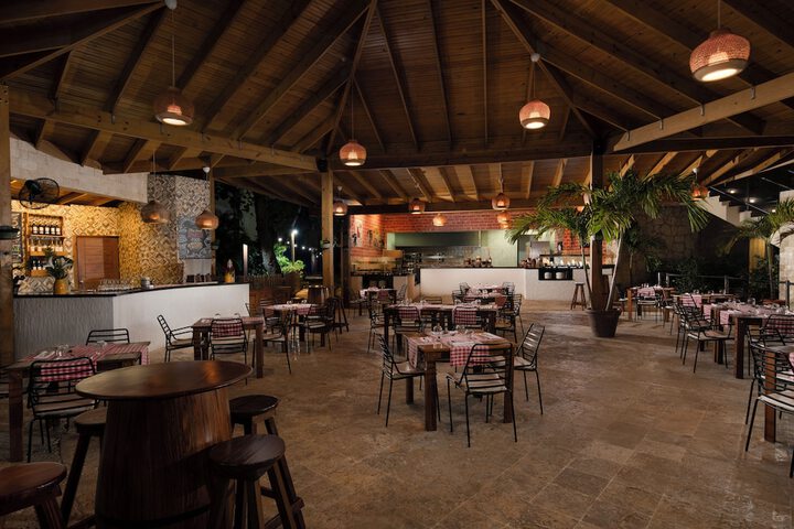 Dining 82 of 131