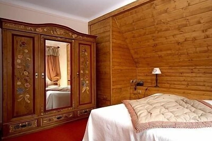 Room 12 of 33