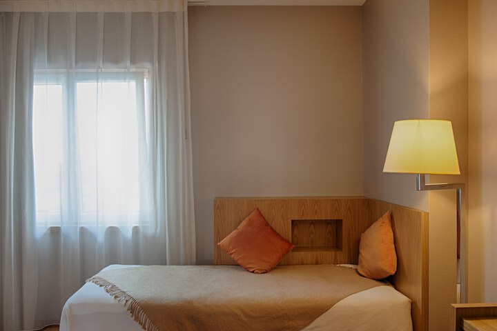 Room 10 of 27