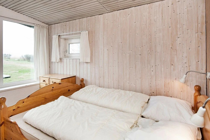 Room 4 of 13