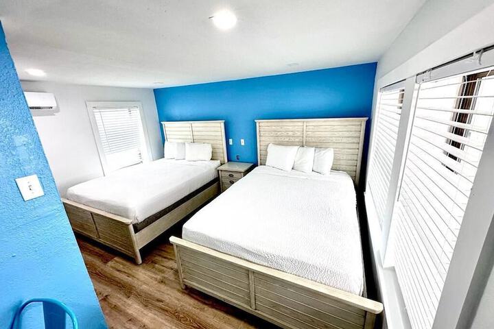 Room 3 of 148