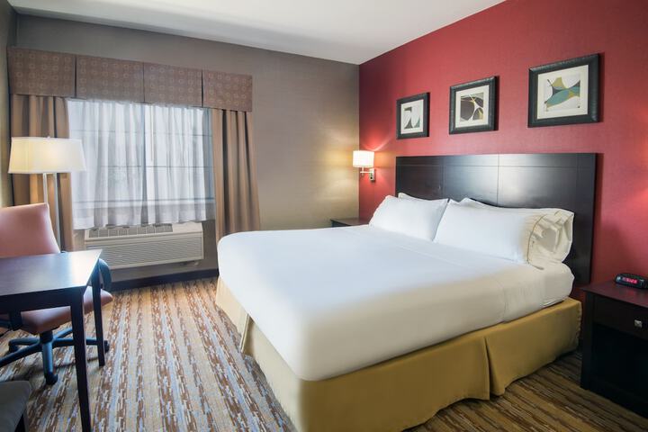 1 King Bed (12 of 17)