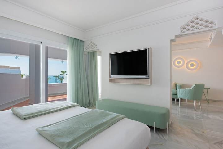 Room 15 of 97