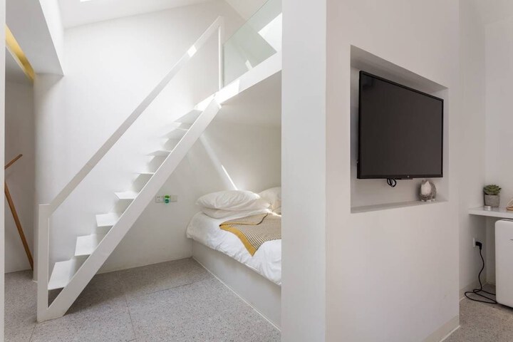 Room 26 of 34