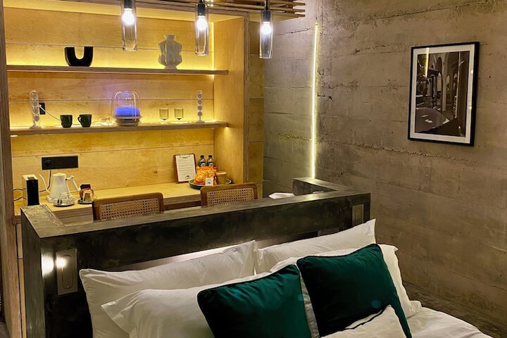 Room 10 of 30