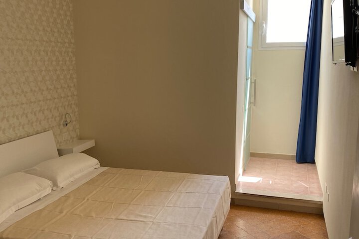 Room 18 of 99
