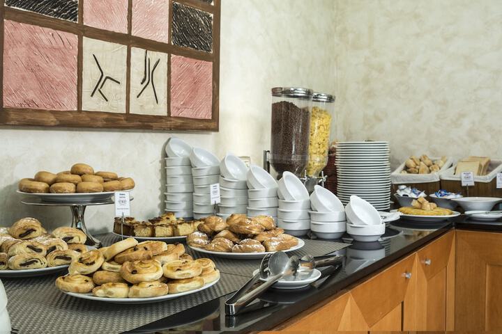 Breakfast/Coffee Service 18 of 33