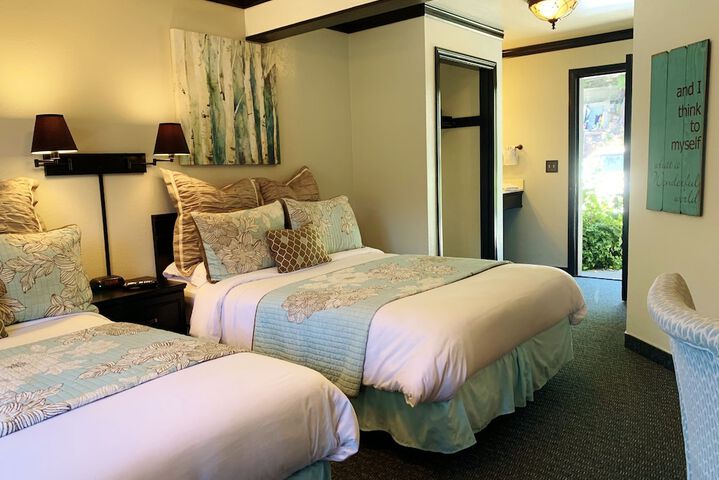 Deluxe Queen Bed (17 of 49)