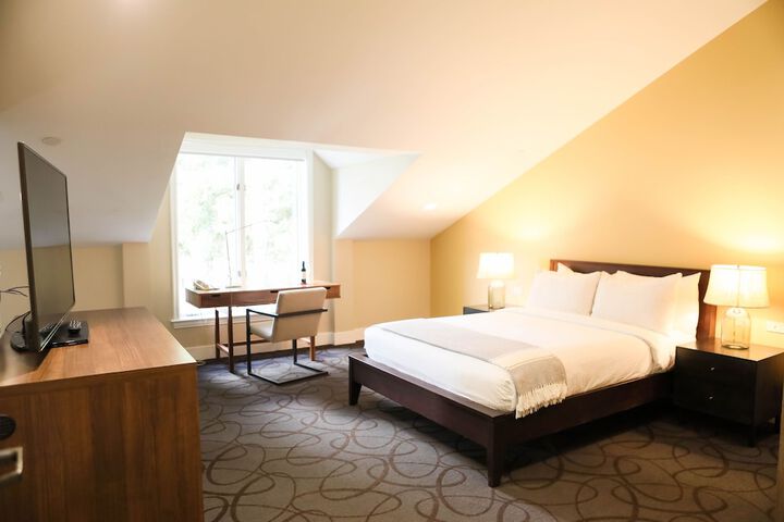 Garden Loft Queen Bed (6 of 9)