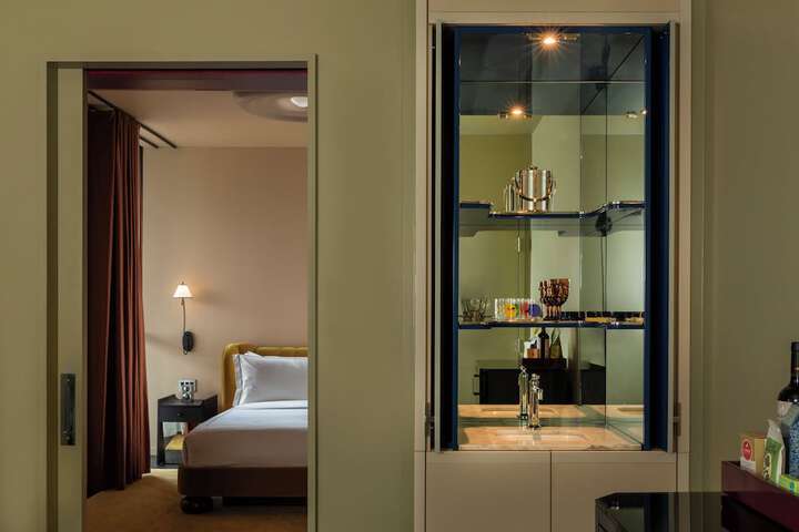 Room 17 of 62