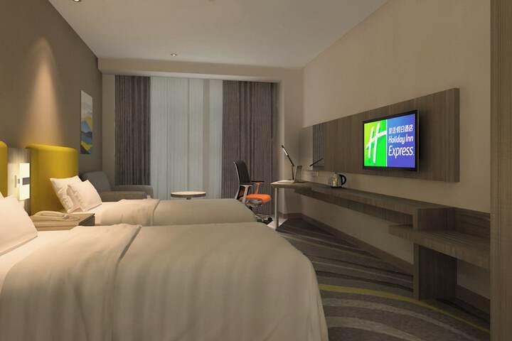 Room 3 of 18