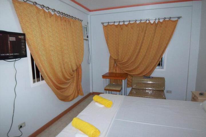Room 4 of 28