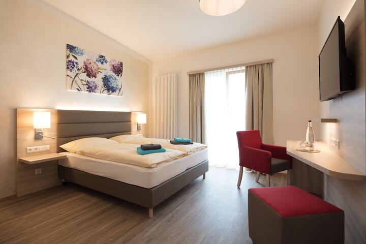 Room 3 of 28
