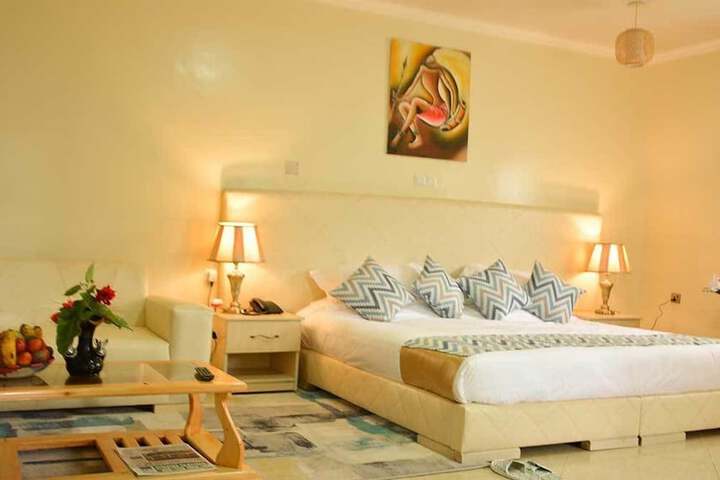 Room 4 of 7