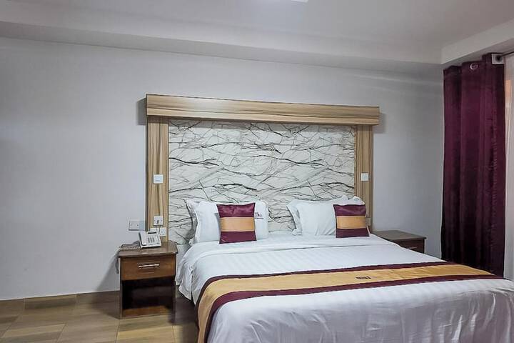 Room 11 of 48