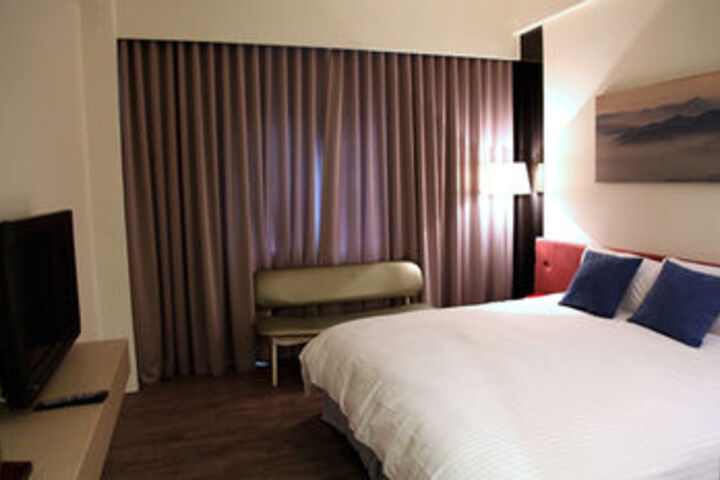 Room 16 of 37