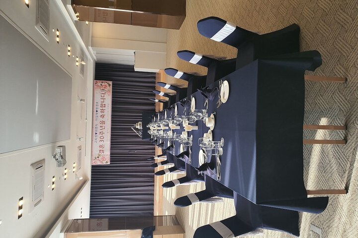 Ballroom/Hall 71 of 84