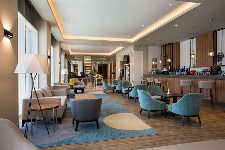 Lounge 41 of 45