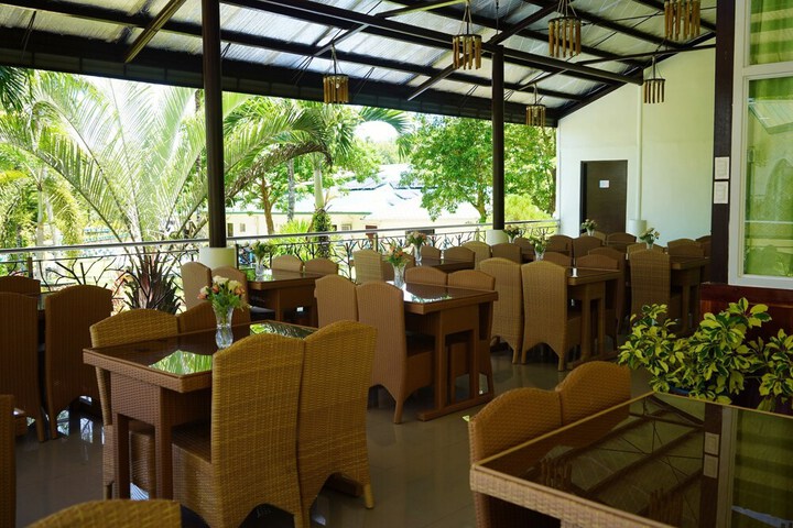 Dining 40 of 62