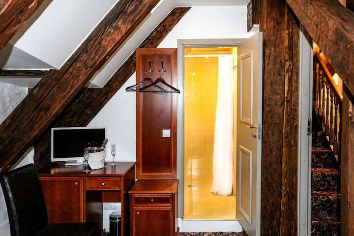 Room 41 of 119