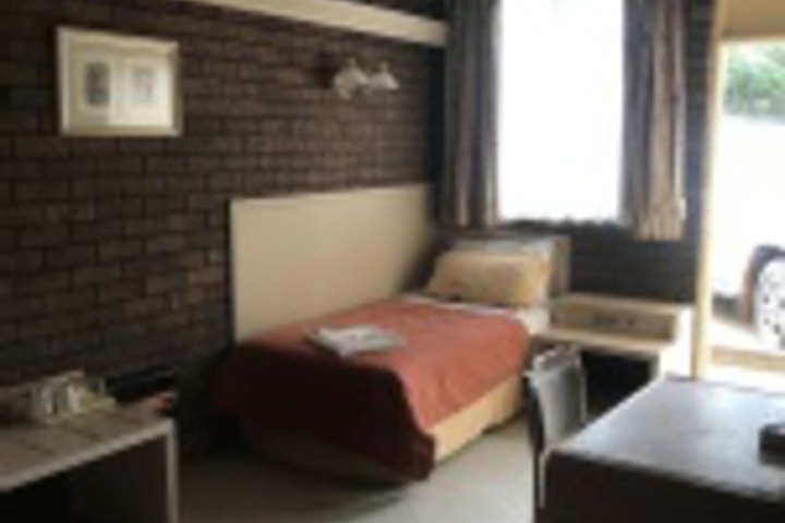 Room 221 of 312
