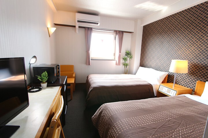 Room 8 of 14