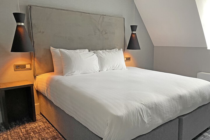 Room 8 of 23