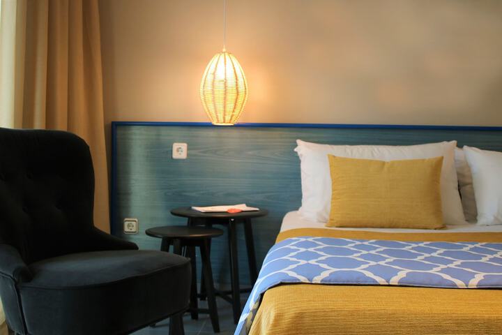 Room 8 of 32