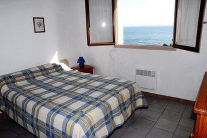 Room 10 of 16