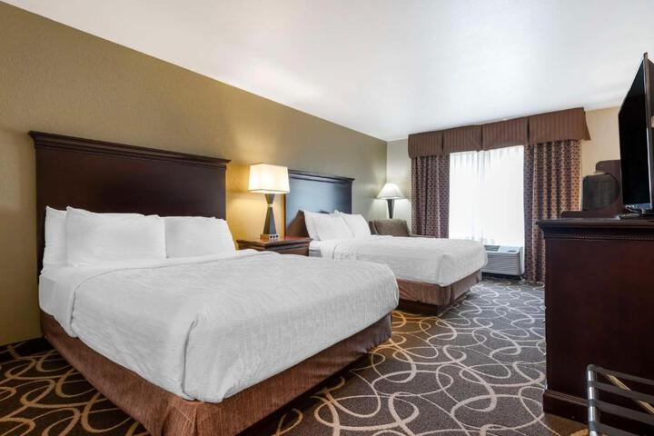 2 Queen Beds (8 of 11)