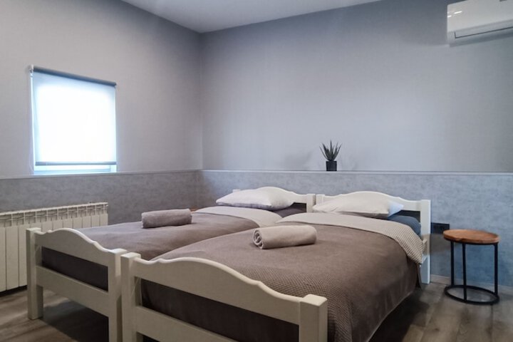 Room 8 of 25