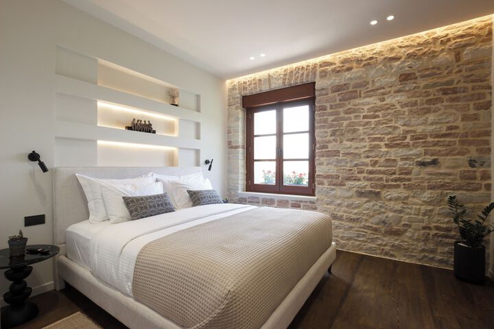 Room 4 of 15